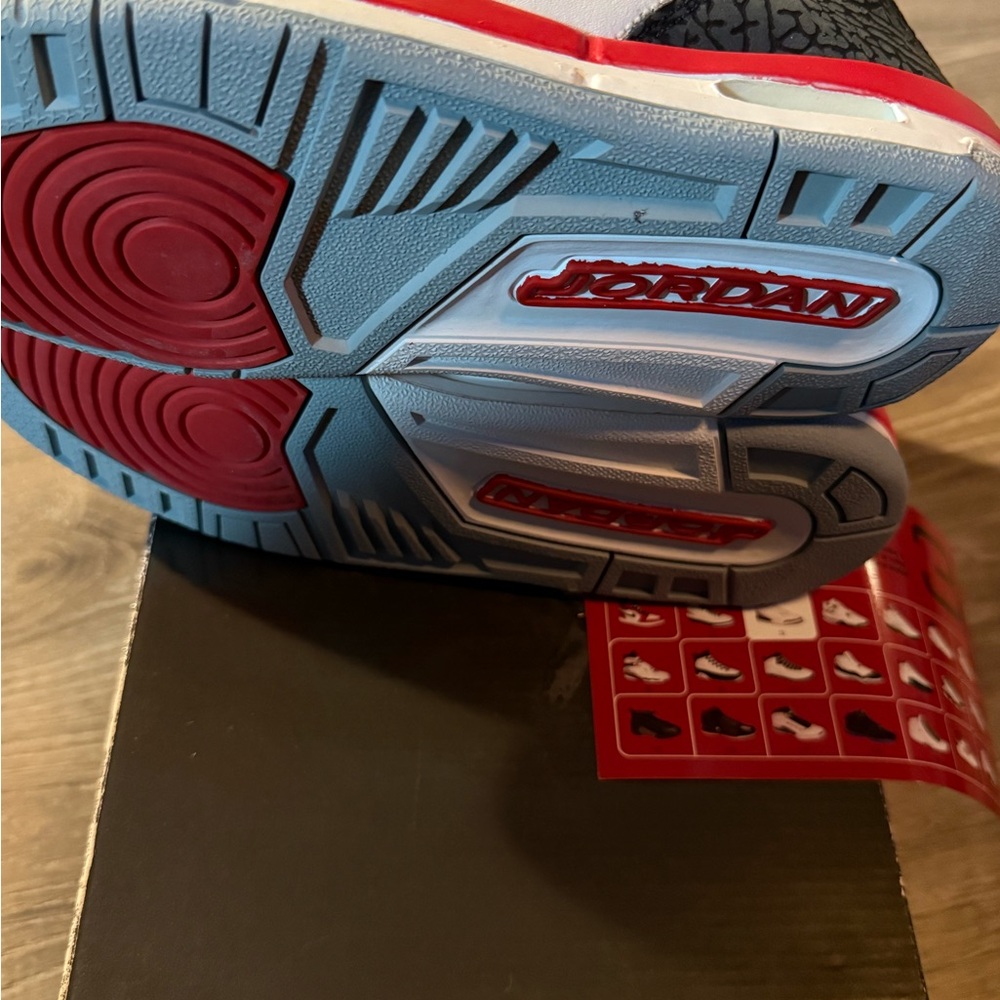 Brand new Air Jordan Retro 3 size 5 (never worn) - Picture 6 of 7